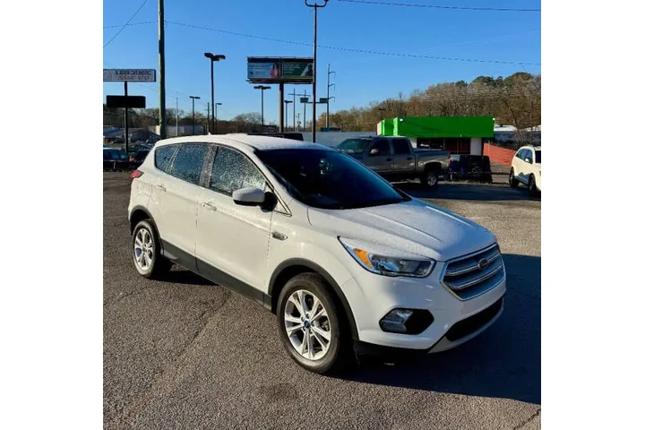 $9500 : 2019 Escape SE image 4