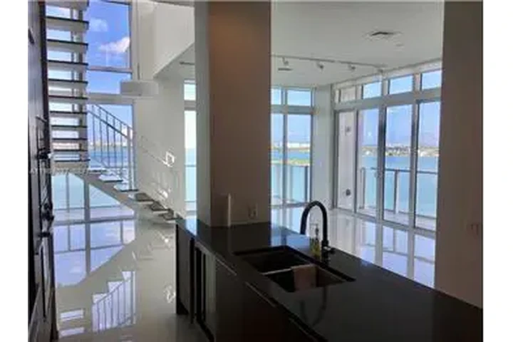 $8500 : Rental property with 3 bedro image 3