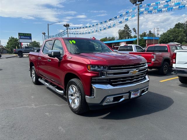 $40299 : 2019 Silverado 1500 4WD Crew image 3