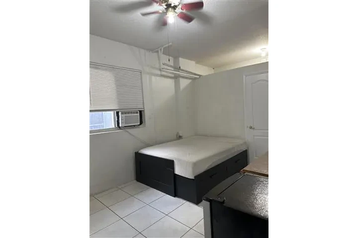 $1000 : Se Renta Estudio image 1