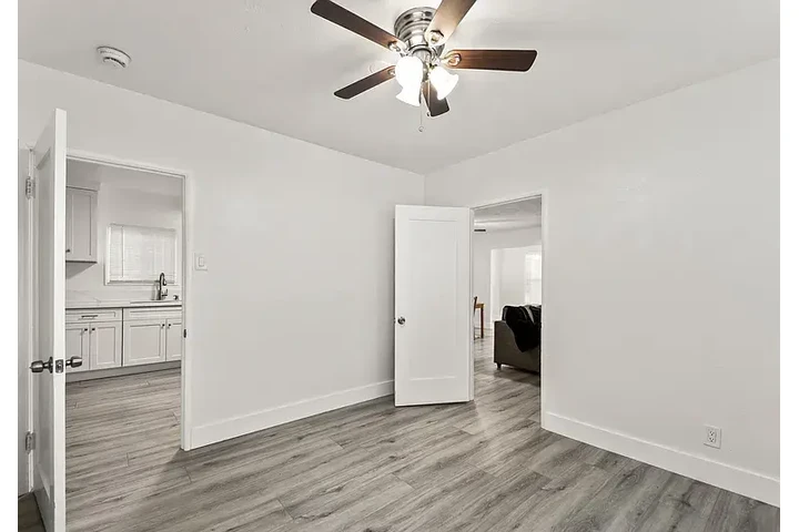 $2000 : HOME FOR RENT IN LOS ANGELES image 4