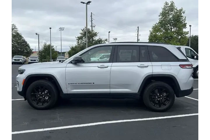 $29998 : Jeep Grand Cherokee 2024 4x4 image 10