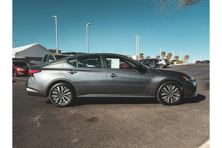 $18997 : Nissan Altima 2024 2.5 SV 4d image 7