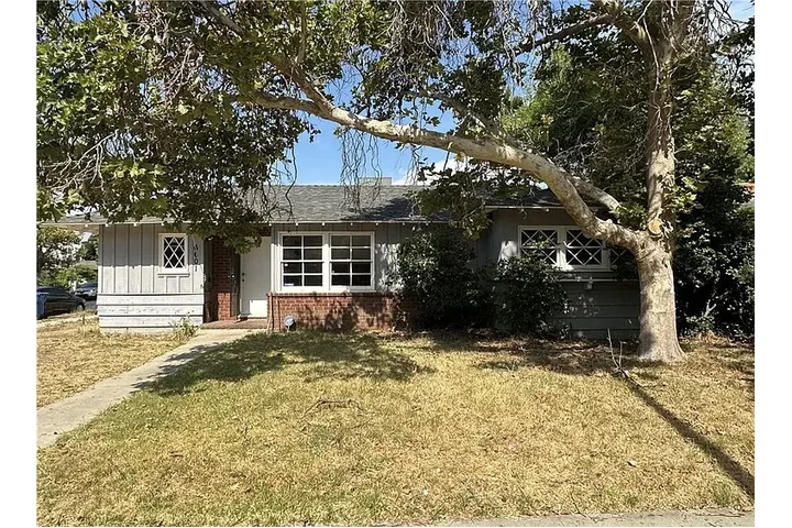 $1300 : Located on a desirable corner image 2