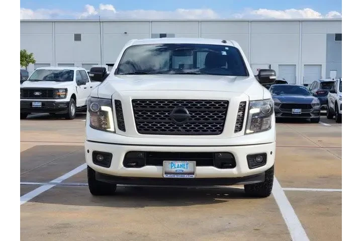 $24713 : Nissan Titan 2018 4x4 S 4dr image 2