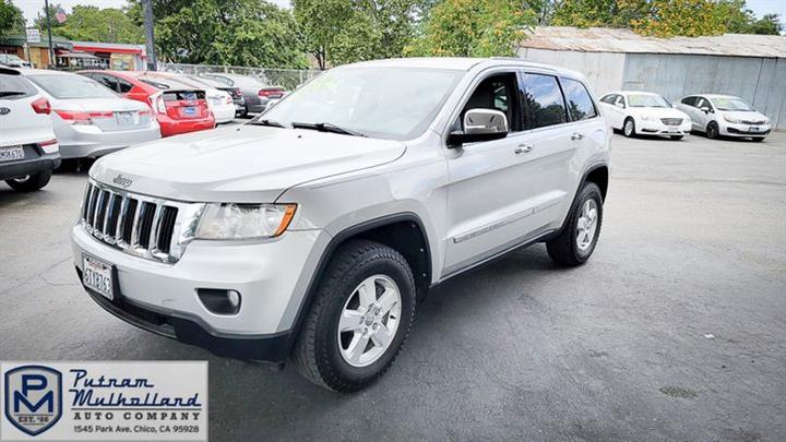 2012 Grand Cherokee Laredo 4WD image 5