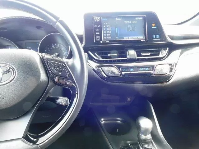 $11000 : 2018 TOYOTA C-HR XLE image 5