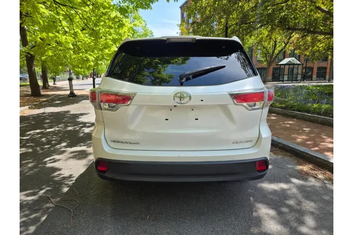 $13995 : 2015 Highlander XLE image 6
