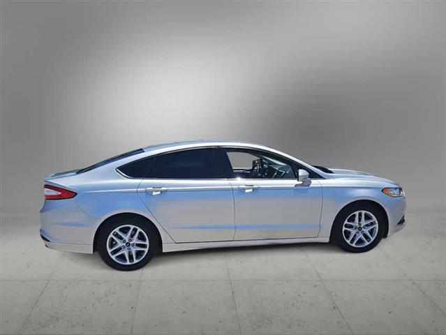 $12990 : Pre-Owned 2016 Ford Fusion SE image 9