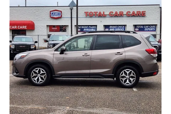 $19475 : 2023 Forester Premium image 3