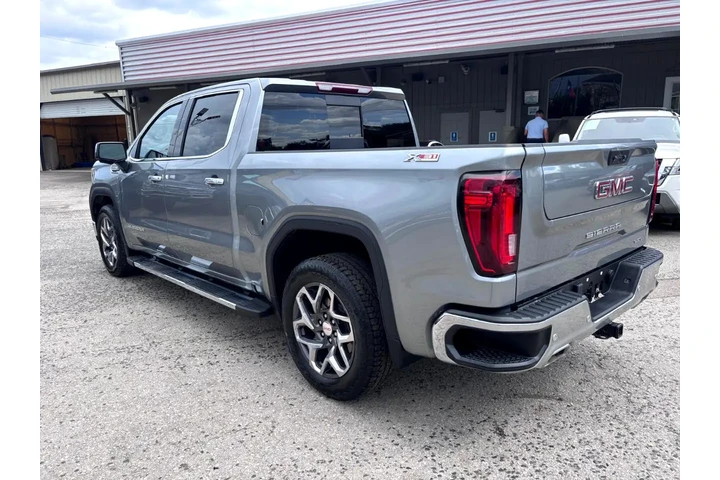 2023 GMC Sierra 1500 SLT Crew image 5