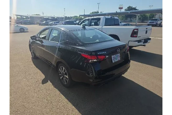 $17399 : Nissan Versa 2023 SV 4dr Sed image 4