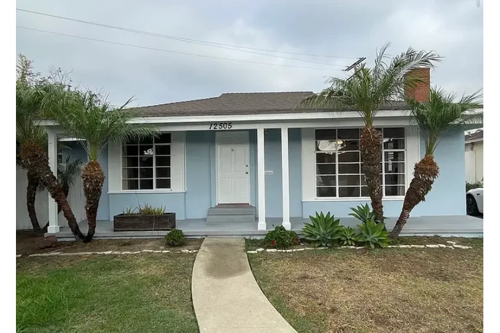 $2600 : Charming 3-Bedroom Hawthorne image 1