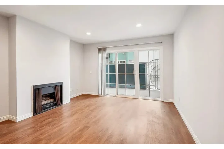 $1450 : 1Bed 1 bath Apt in Koreatown image 4