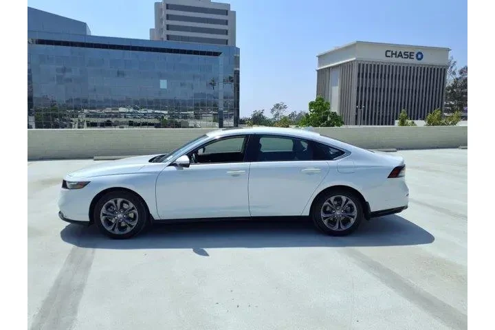 $29995 : Honda Accord Hybrid 2023 EX- image 8