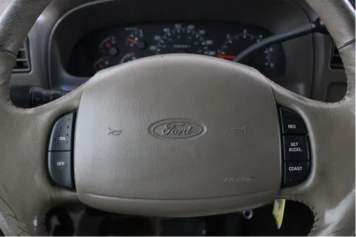 $11985 : Ford Excursion 2000 XLT 4dr image 6