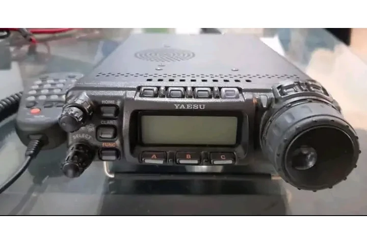 $700 : I’m offering my Yaesu FT-857D image 2