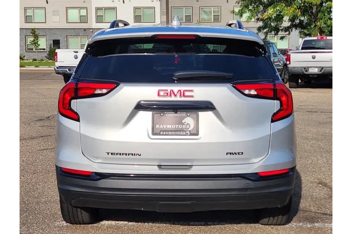 $17495 : 2021 GMC Terrain SLE image 9