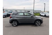$19900 : Hyundai VENUE 2025 SEL 4dr C thumbnail