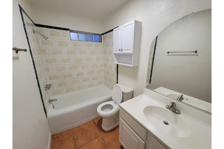 $1000 : Esta casa de 2 dormitorios y 1 image 9