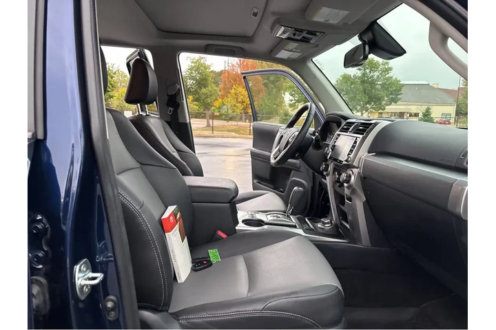 $40000 : Gold Certified2022 4Runner SR image 5
