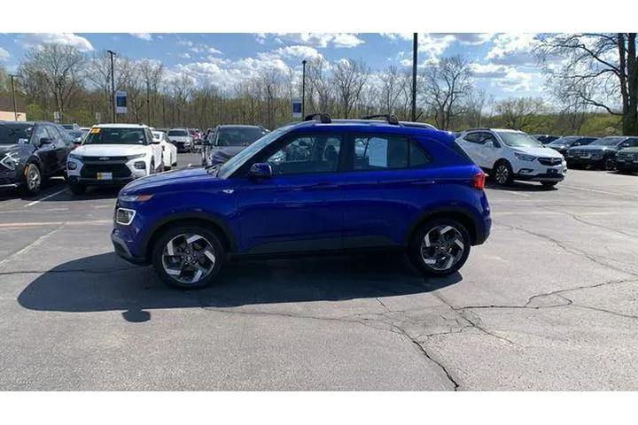 $18385 : Hyundai VENUE 2023 Limited 4 image 2