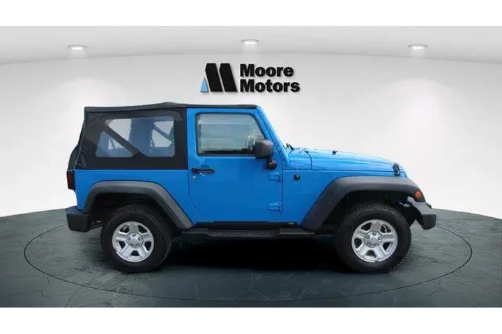 $8995 : Jeep Wrangler 2012 4x4 Sport image 2