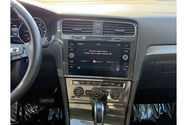 $12999 : Volkswagen e-Golf 2019 SE 4d image 10