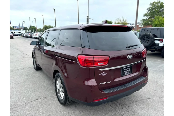 $15980 : 2020 Sedona LX FWD image 4