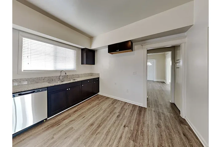 $2500 : SINGLE FAMILY HOME image 4