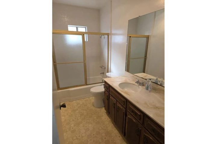 $2480 : 3 Bedroom 2Bath House in LA image 9