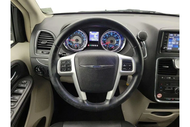 $18998 : Chrysler Town and Country 20 image 10