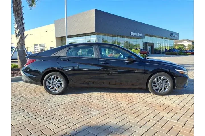 $23990 : Hyundai ELANTRA 2024 SEL 4dr image 2