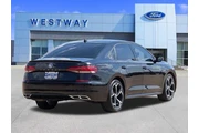 $19244 : Volkswagen Passat 2020 R-Lin thumbnail