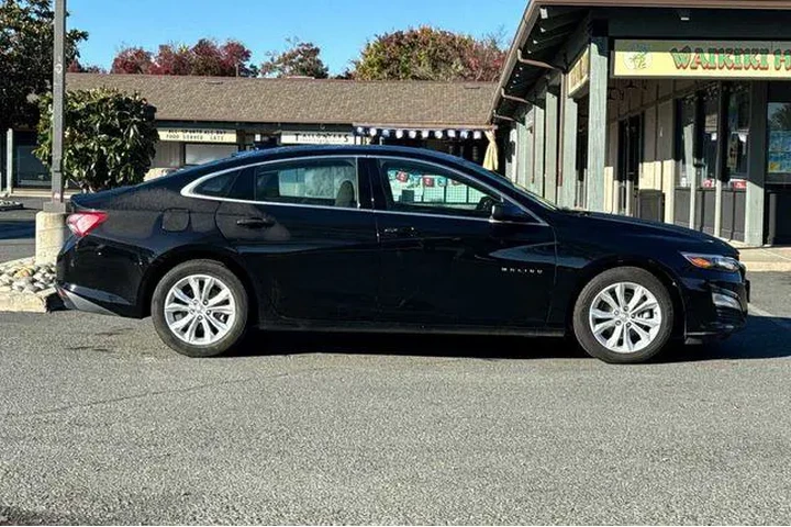 $13813 : Chevrolet Malibu 2022 LT 4dr image 7