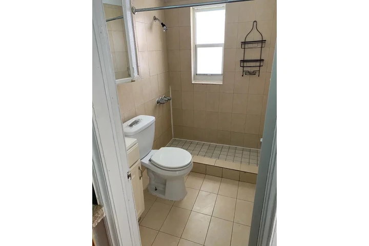$1000 : Studio effic privado image 4