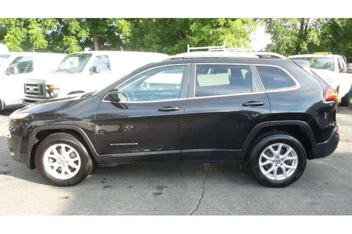 $10900 : 2016 Cherokee Latitude image 5