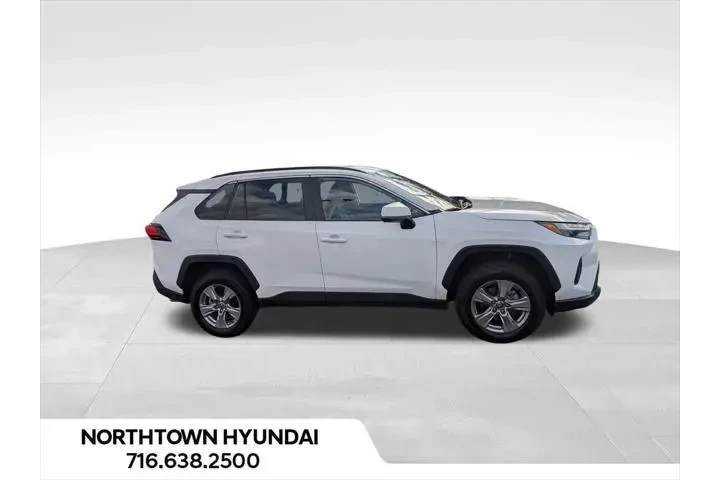$29727 : Toyota RAV4 2025 AWD XLE 4dr image 2