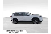$29727 : Toyota RAV4 2025 AWD XLE 4dr thumbnail