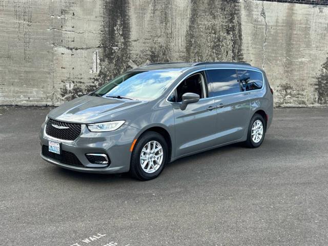 $22888 : 2022 Pacifica Touring L image 3