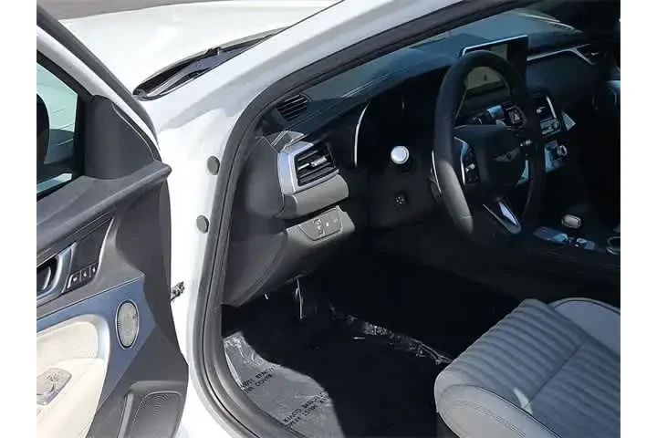 $36500 : Genesis G70 2025 AWD 2.5T Sp image 10