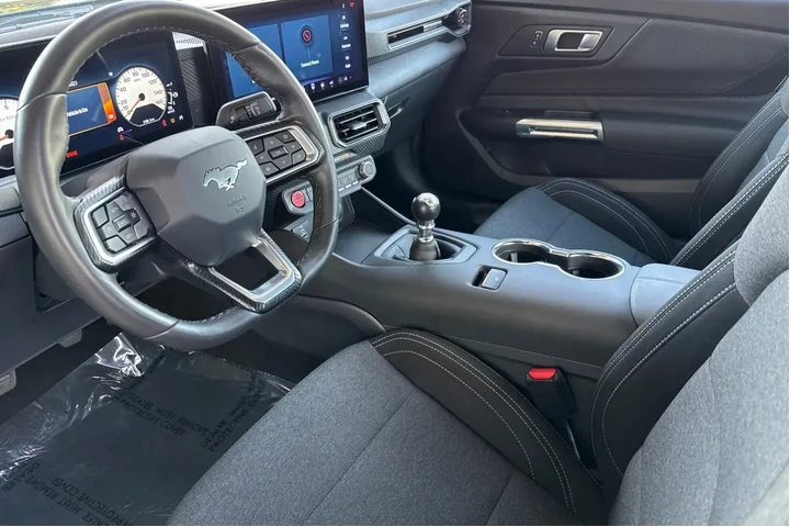 Ford Mustang 2025 GT 2dr Fas image 9