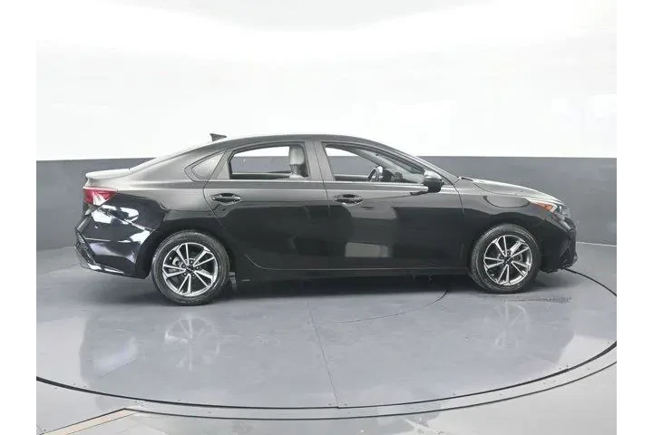 $13995 : Kia Forte 2022 FE 4dr Sedan image 7