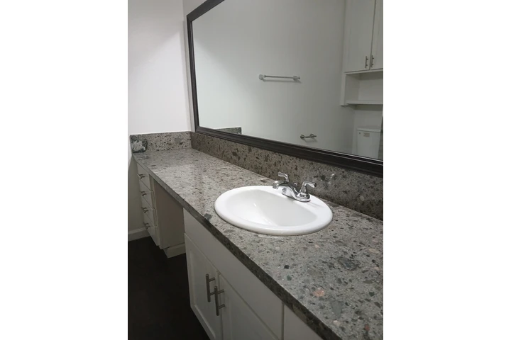$700 : Cuarto compartido koreatown image 4
