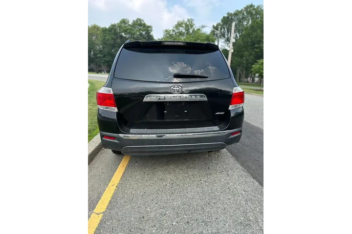 $10995 : Used 2012 Highlander 4WD 4dr image 3