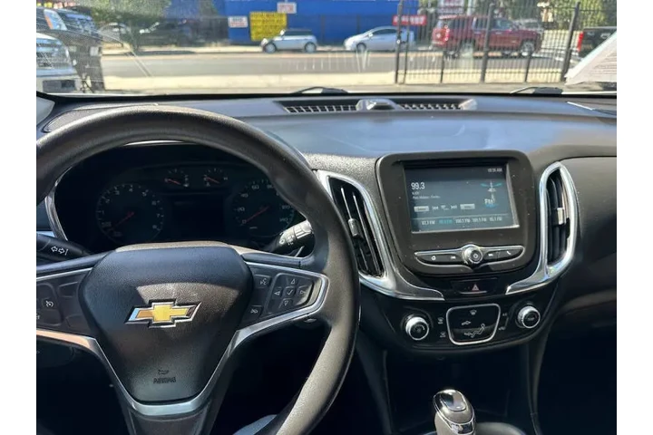 2018 Equinox LT image 10