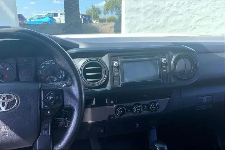 $20985 : Toyota Tacoma 2018 4x2 SR5 4 image 6