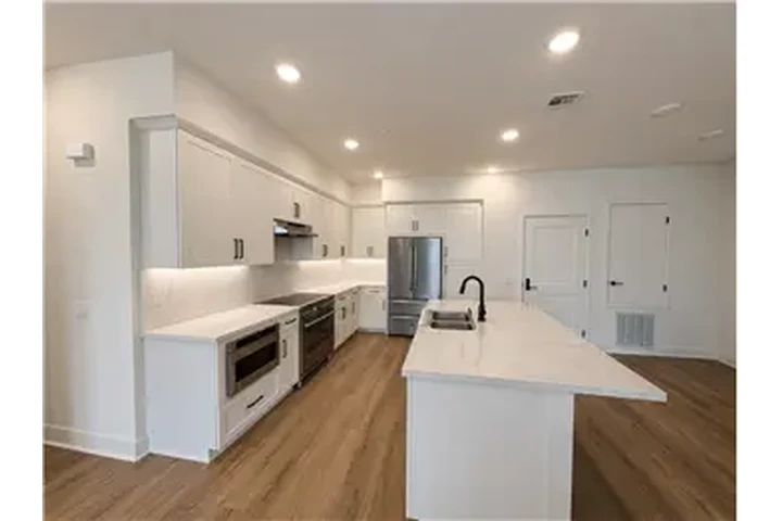 $7250 : Rental property with 2 bedro image 2