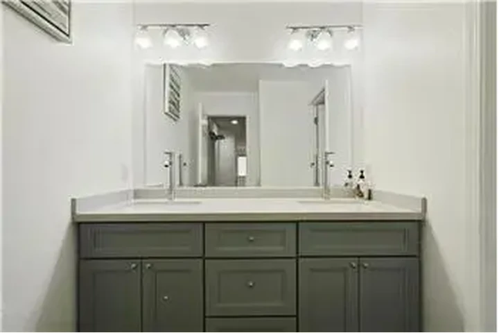 $4375 : Rental property with 6 bedro image 8