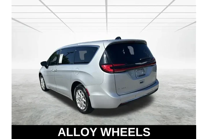 $21960 : Chrysler Pacifica 2024 Touri image 7